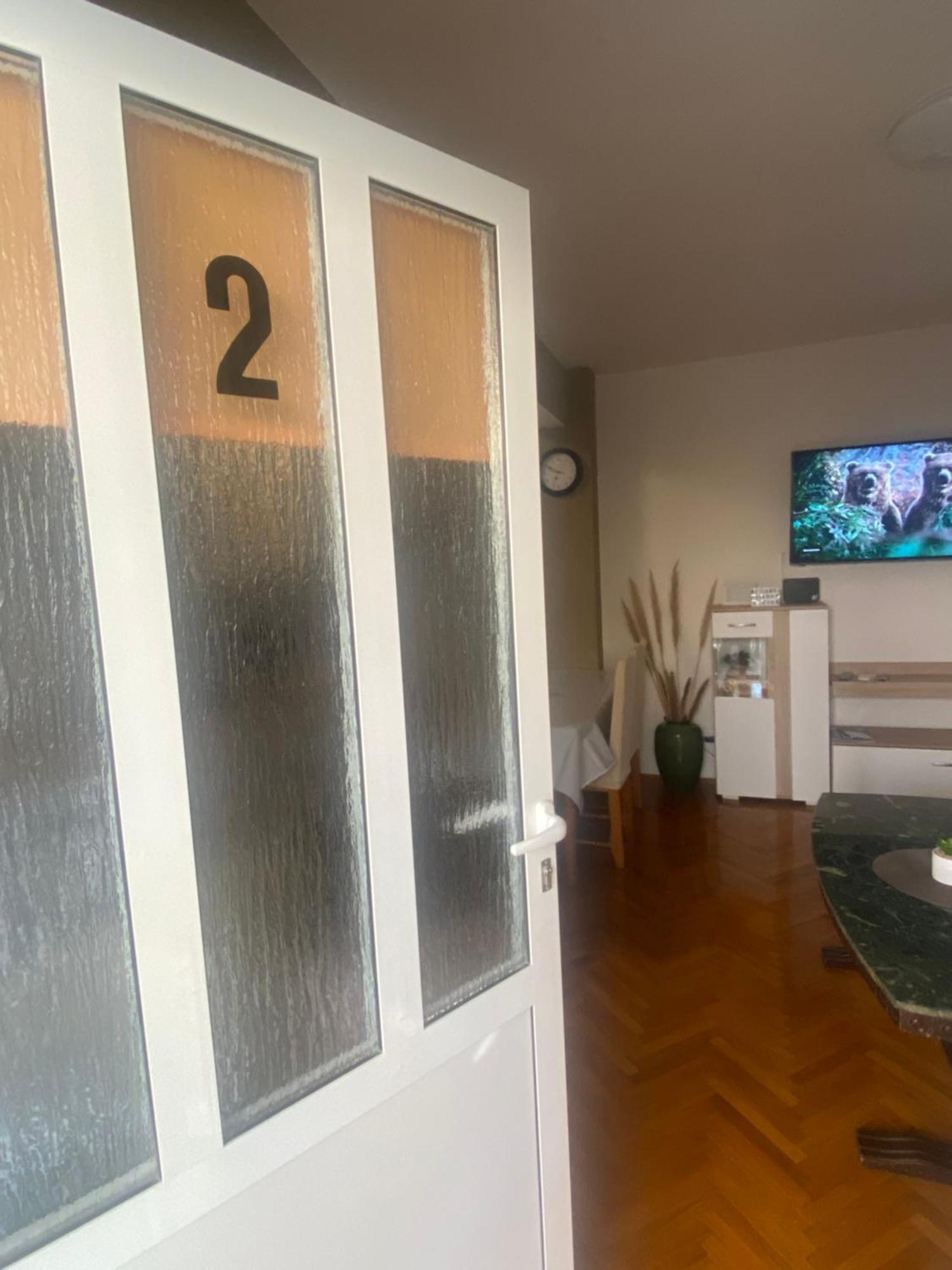 Apartman Stefan คาร์โลบัก ภายนอก รูปภาพ